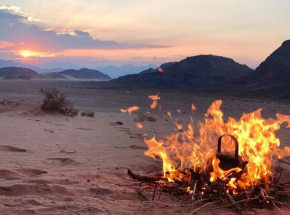 WADI RUM-Bedouin Tents and Jeep Tours